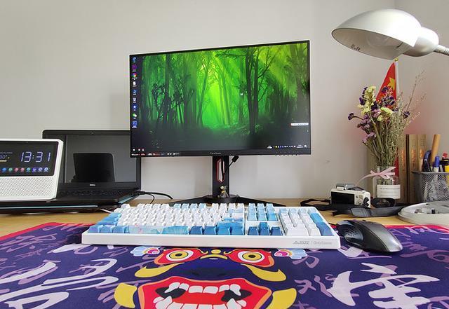 谁说键盘很呆板无生机？水墨荷花版机械键盘了解一下