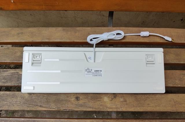 谁说键盘很呆板无生机？水墨荷花版机械键盘了解一下