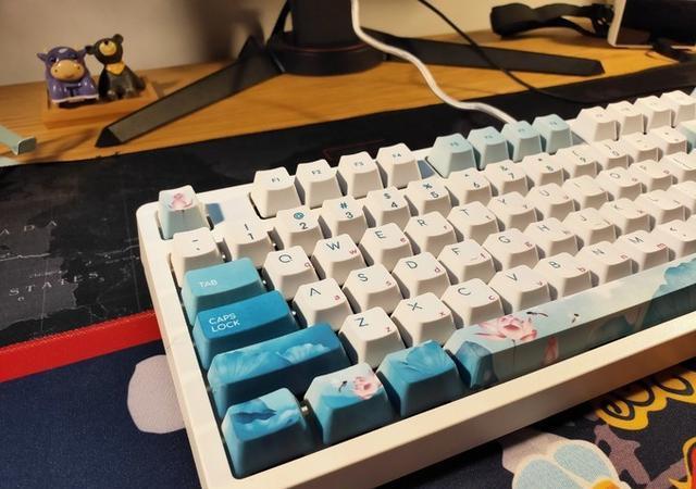 谁说键盘很呆板无生机？水墨荷花版机械键盘了解一下
