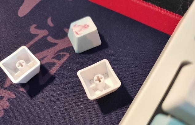 谁说键盘很呆板无生机？水墨荷花版机械键盘了解一下