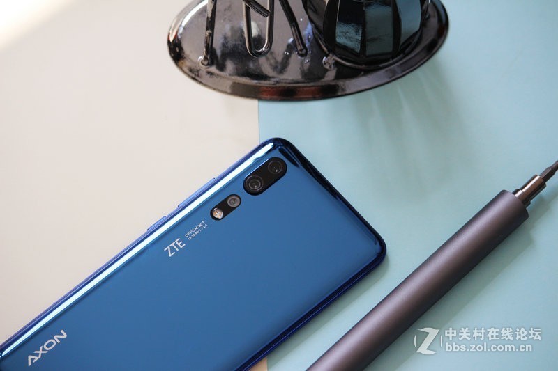 评测：畅销海外的中兴天机Axon 10 Pro用过之后直叹：手感真爽！