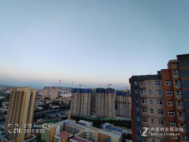 评测：畅销海外的中兴天机Axon 10 Pro用过之后直叹：手感真爽！