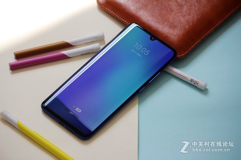 评测：畅销海外的中兴天机Axon 10 Pro用过之后直叹：手感真爽！