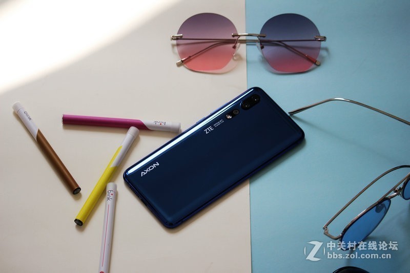 评测：畅销海外的中兴天机Axon 10 Pro用过之后直叹：手感真爽！