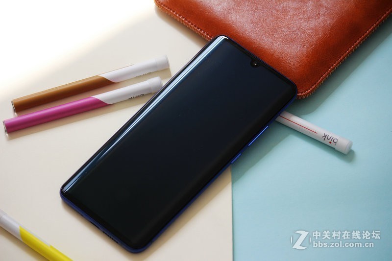 评测：畅销海外的中兴天机Axon 10 Pro用过之后直叹：手感真爽！