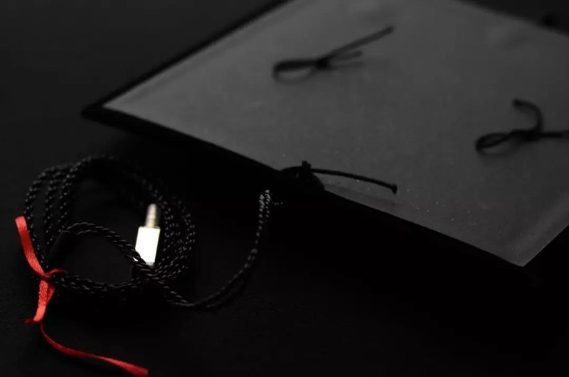 有一款怦然心动的巫.潘多拉耳机，据说是女神标配