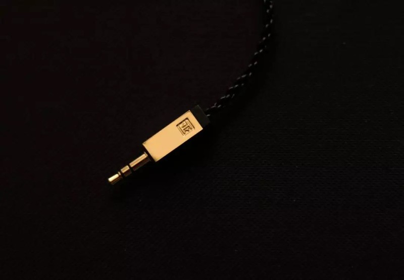 有一款怦然心动的巫.潘多拉耳机，据说是女神标配