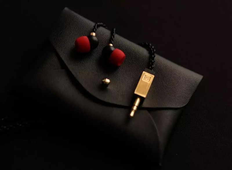 有一款怦然心动的巫.潘多拉耳机，据说是女神标配