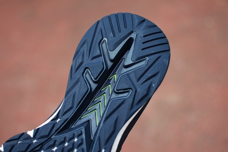 跑跳腾跃 鱼骨锁紧系统 有品米家运动鞋3 体验