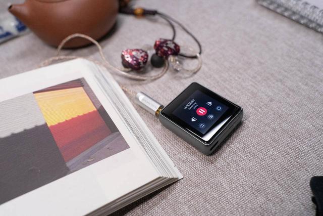 手机播放音乐到底还是不够专业，特别是运动的时候还有点大，麻烦