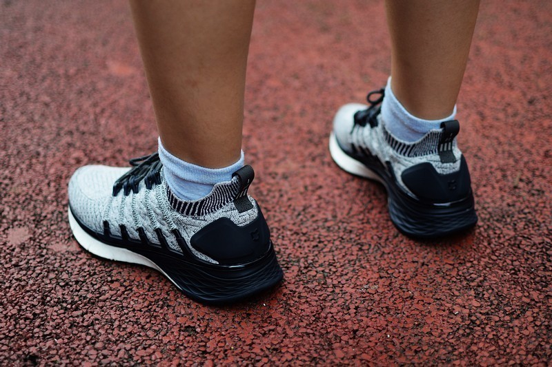 跑跳腾跃 鱼骨锁紧系统 有品米家运动鞋3 体验