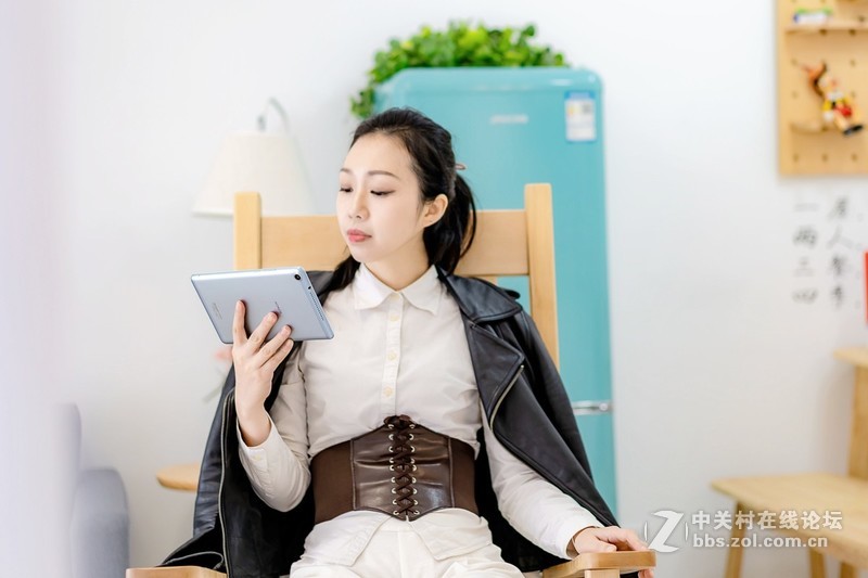 有了手机还要平板干嘛？荣耀平板5 8英寸版告诉你答案