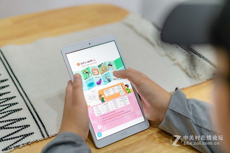 有了手机还要平板干嘛？荣耀平板5 8英寸版告诉你答案