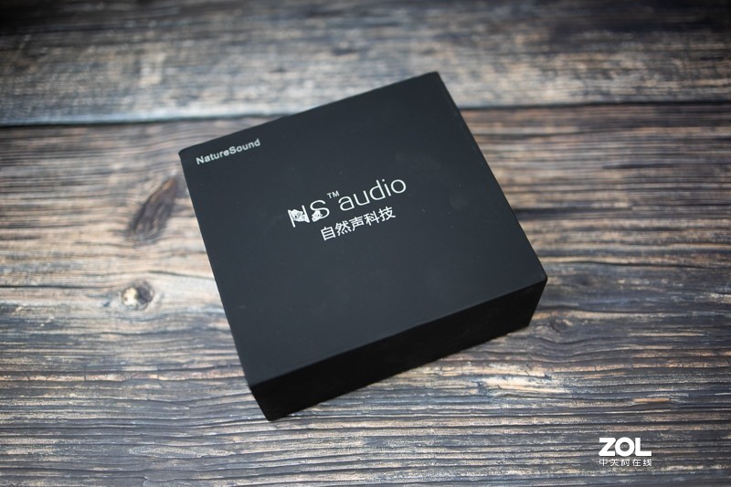 定位入门级监听，强调冷艳出好声，体验自然声NS3r耳机