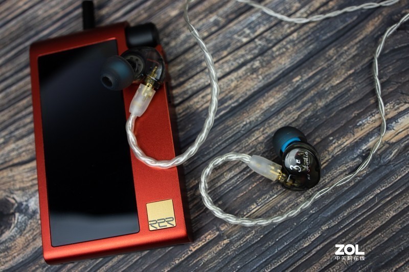 定位入门级监听，强调冷艳出好声，体验自然声NS3r耳机