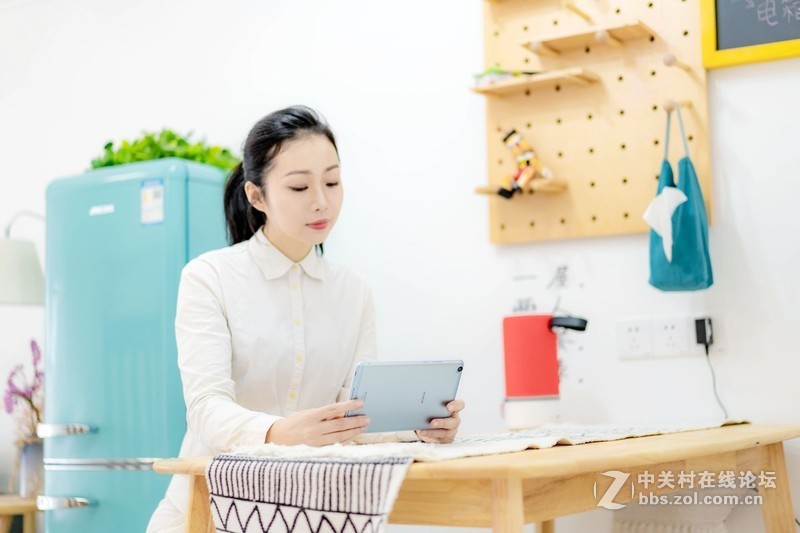 有了手机还要平板干嘛？荣耀平板5 8英寸版告诉你答案