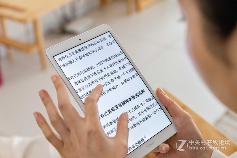 有了手机还要平板干嘛？荣耀平板5 8英寸版告诉你答案