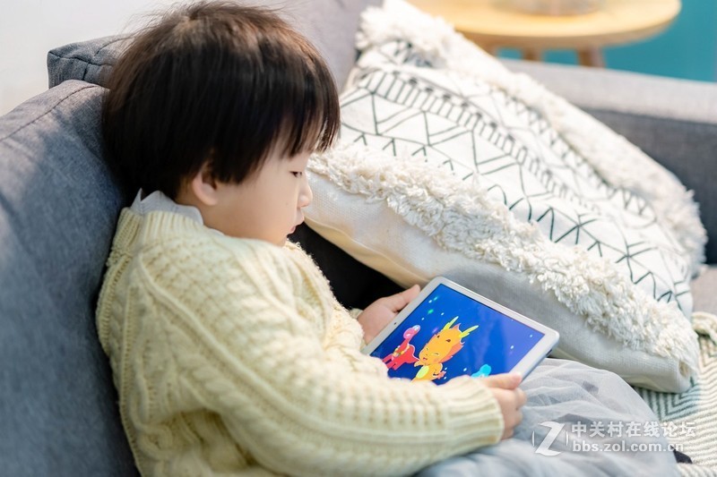 有了手机还要平板干嘛？荣耀平板5 8英寸版告诉你答案