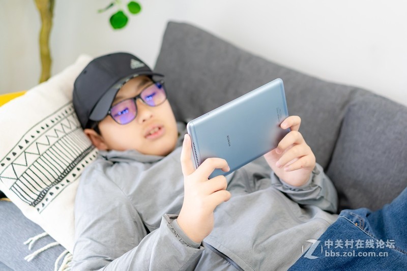 有了手机还要平板干嘛？荣耀平板5 8英寸版告诉你答案