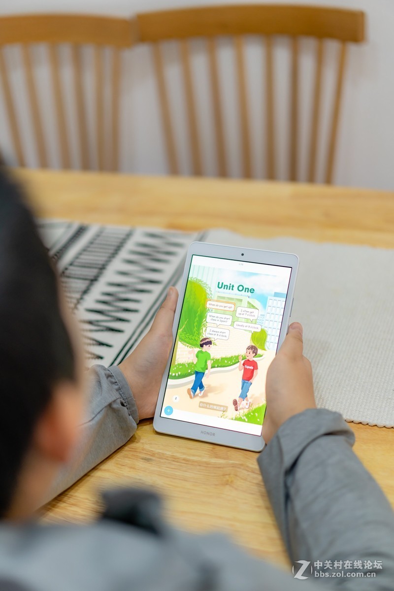 有了手机还要平板干嘛？荣耀平板5 8英寸版告诉你答案
