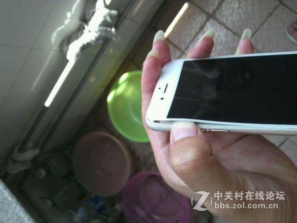 火车站花了1200元买了一部iPhone 6，回来后哭瞎了