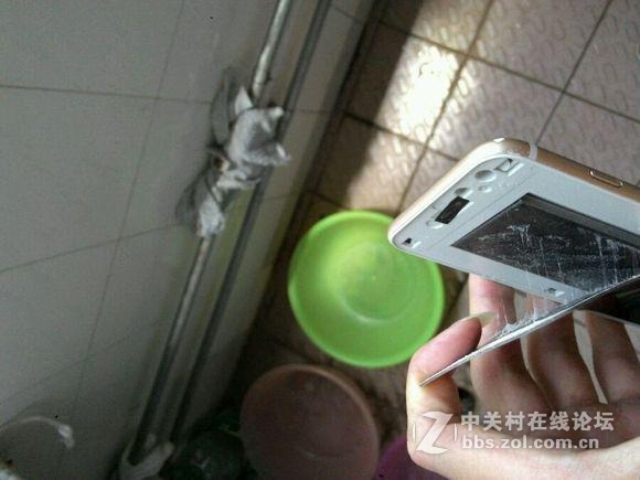 火车站花了1200元买了一部iPhone 6，回来后哭瞎了