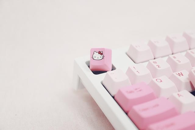 少女心轰炸机——REALFORCE 燃风 &HelloKitty合作款静电容键盘评测