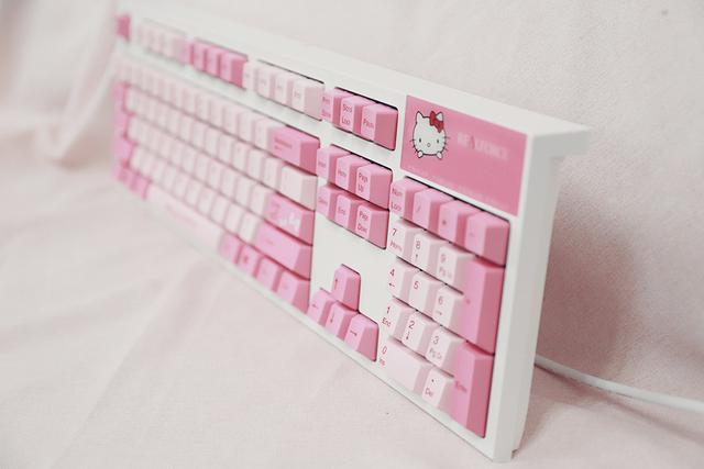 少女心轰炸机——REALFORCE 燃风 &HelloKitty合作款静电容键盘评测