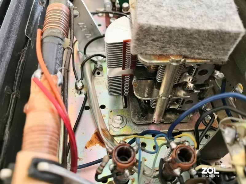 拥有半个世纪年代的松下R-100收音机