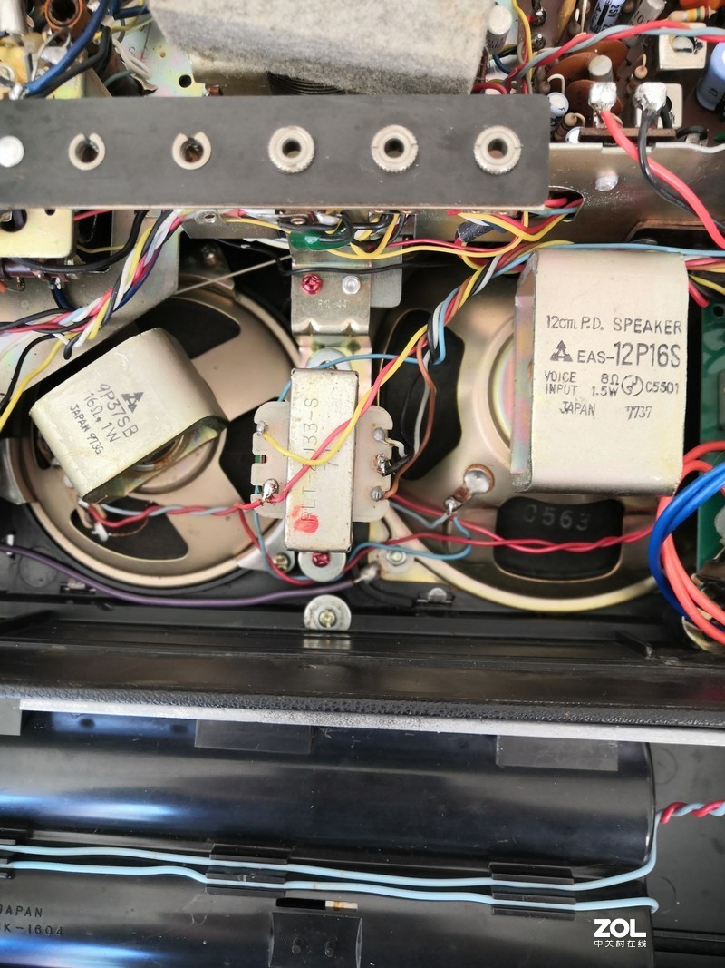 拥有半个世纪年代的松下R-100收音机