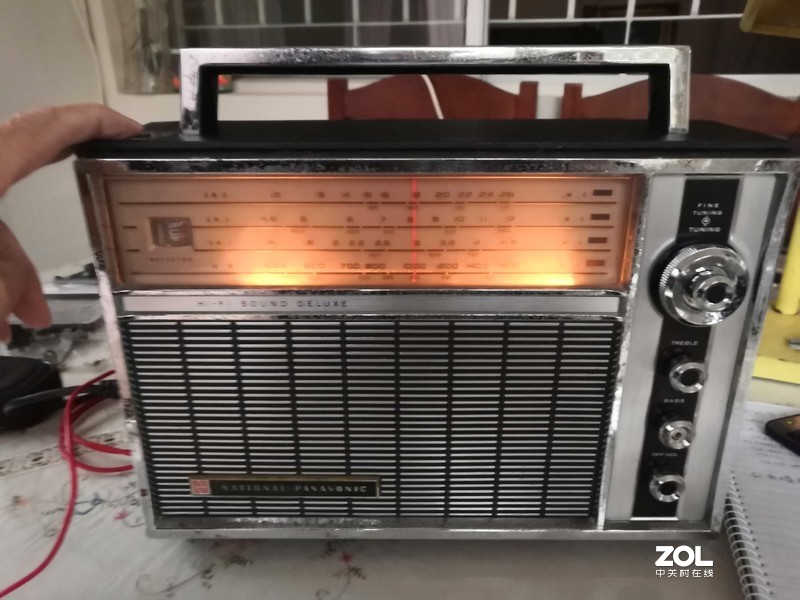 拥有半个世纪年代的松下R-100收音机