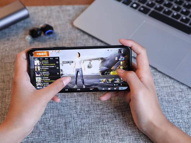 新一代机皇iQOO Z1：突破价位的极致体验