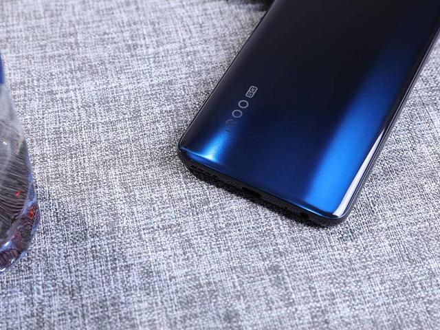 新一代机皇iQOO Z1：突破价位的极致体验