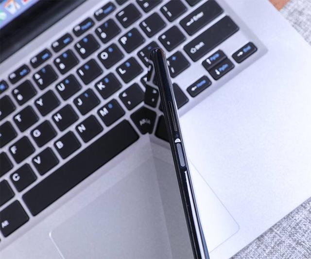 新一代机皇iQOO Z1：突破价位的极致体验