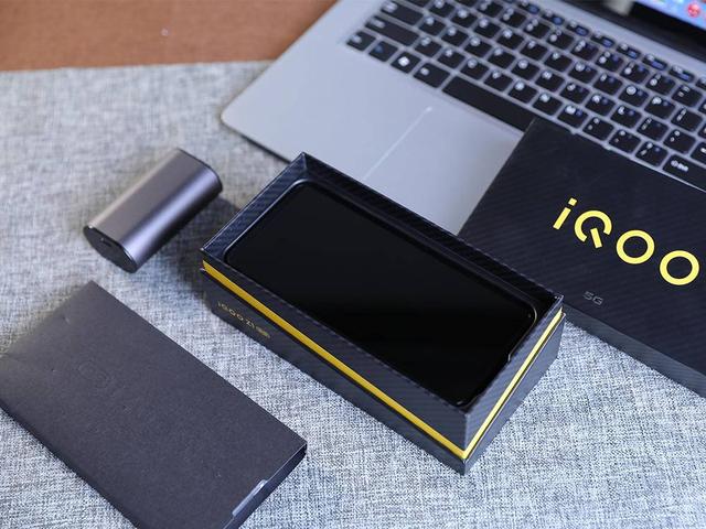 新一代机皇iQOO Z1：突破价位的极致体验