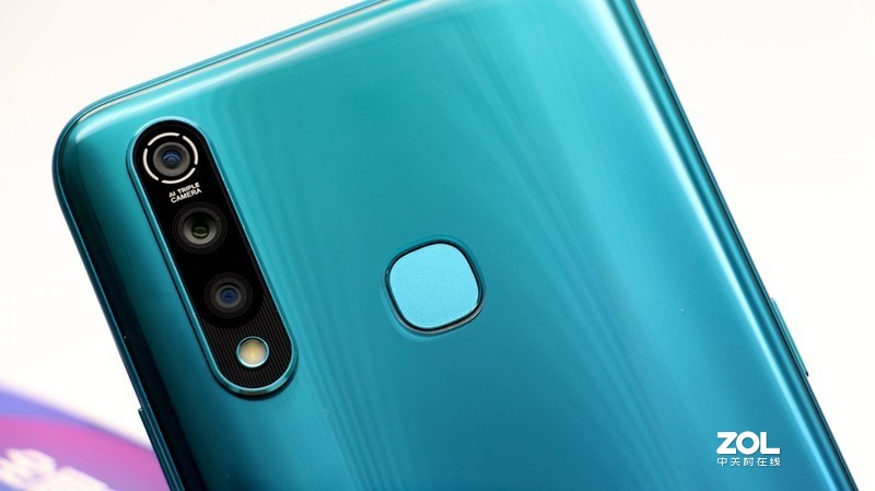 配置性能以及外观均衡，堪称次旗舰的千元机-vivo Z5x，惊喜要远大于遗憾