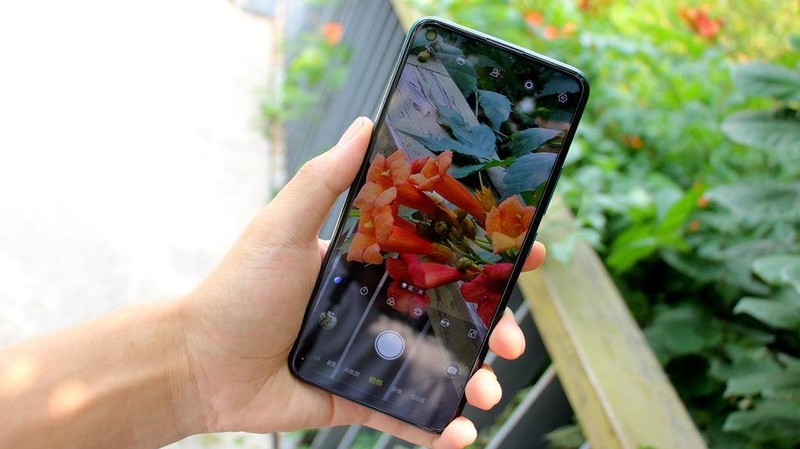 配置性能以及外观均衡，堪称次旗舰的千元机-vivo Z5x，惊喜要远大于遗憾