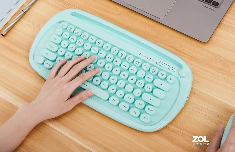有线无线两相宜，女性向富德卡洛琳娜双模键盘