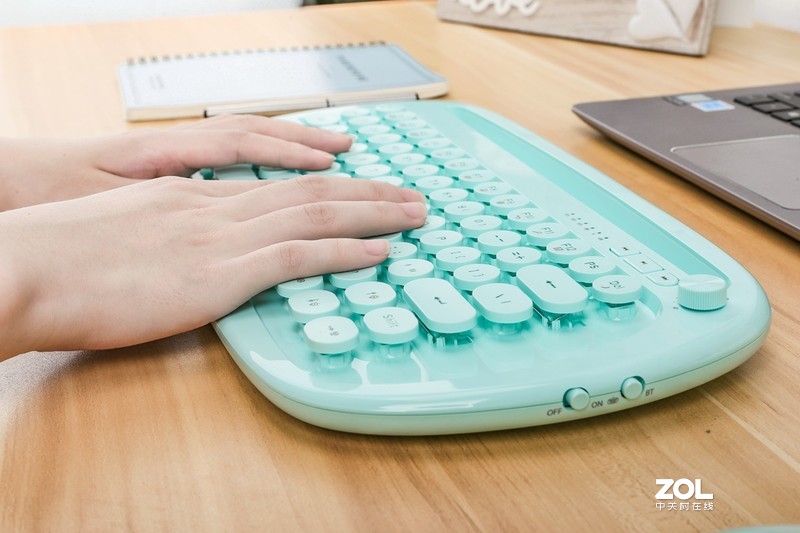 有线无线两相宜，女性向富德卡洛琳娜双模键盘