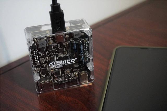 奥睿科Type-C扩展坞评测：接口不够它来凑，还能解决传输和充电