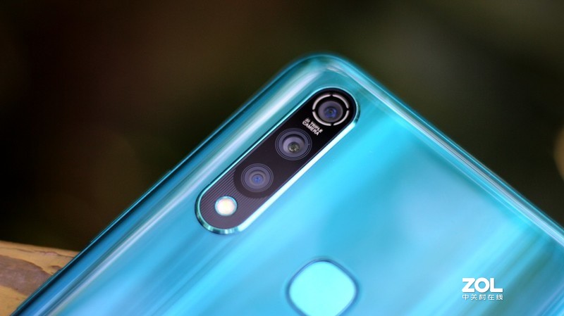 配置性能以及外观均衡，堪称次旗舰的千元机-vivo Z5x，惊喜要远大于遗憾