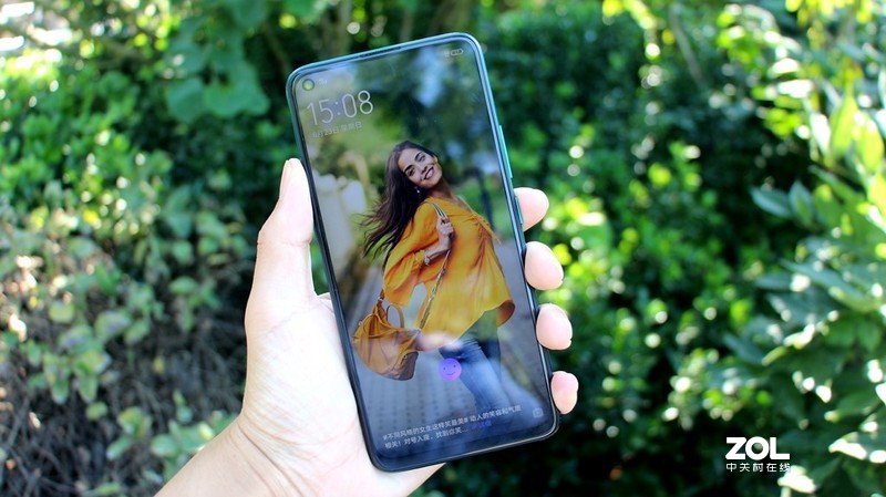 配置性能以及外观均衡，堪称次旗舰的千元机-vivo Z5x，惊喜要远大于遗憾