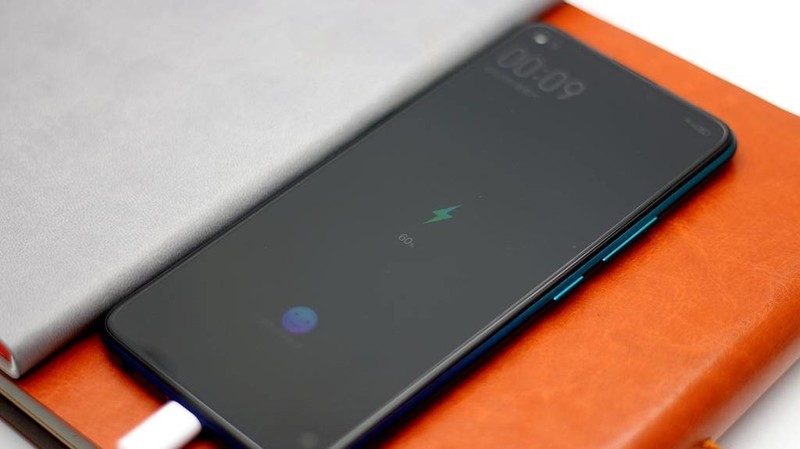 配置性能以及外观均衡，堪称次旗舰的千元机-vivo Z5x，惊喜要远大于遗憾