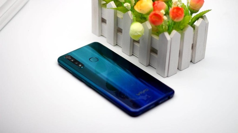 配置性能以及外观均衡，堪称次旗舰的千元机-vivo Z5x，惊喜要远大于遗憾