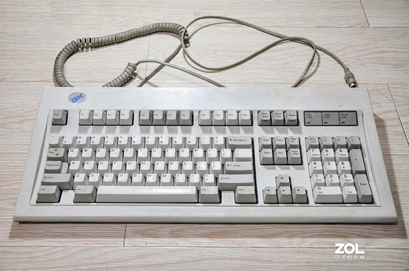 有线无线两相宜，女性向富德卡洛琳娜双模键盘