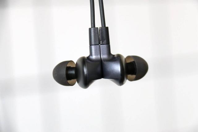 长续航和好音质兼具，雷柏XS100颈挂式耳机体验