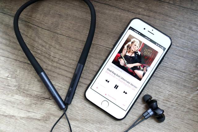 长续航和好音质兼具，雷柏XS100颈挂式耳机体验