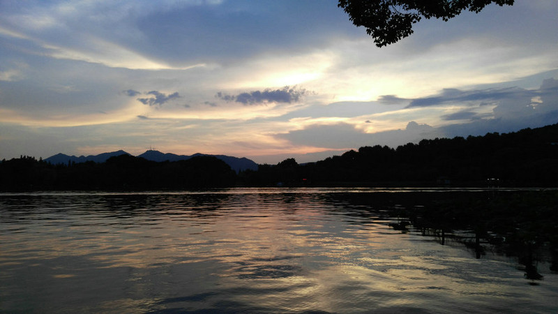 西泠桥畔观晚霞