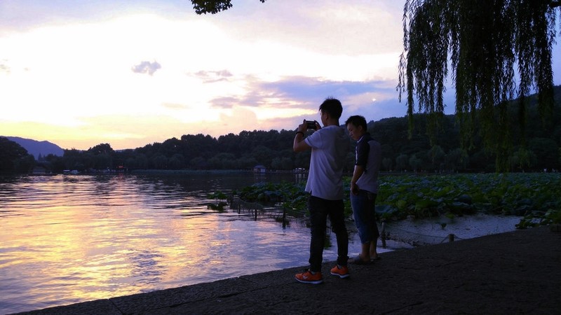 西泠桥畔观晚霞