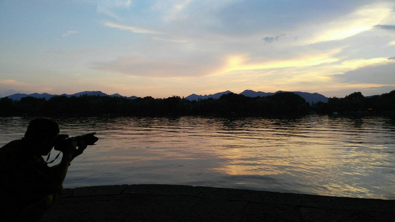 西泠桥畔观晚霞